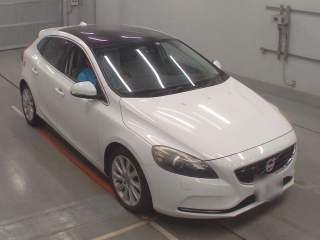 VOLVO V40 2014