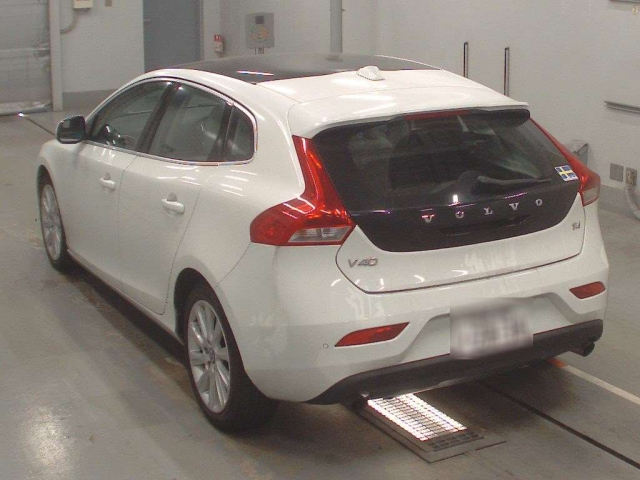 VOLVO V40 2014