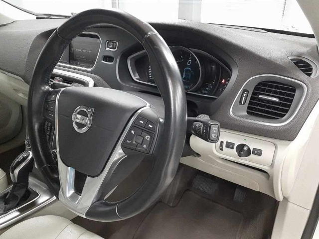 VOLVO V40 2014