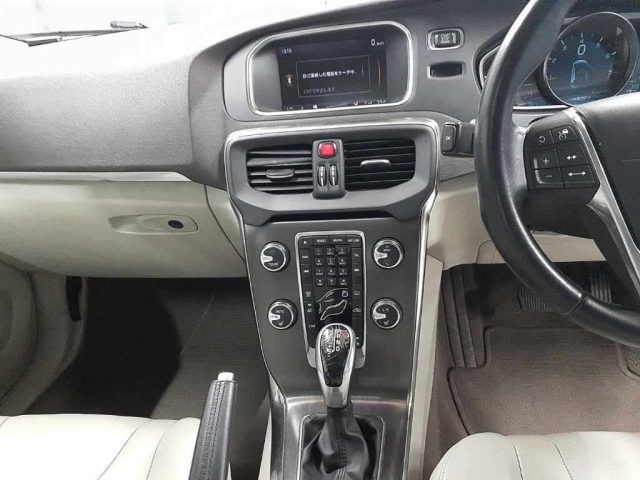 VOLVO V40 2014