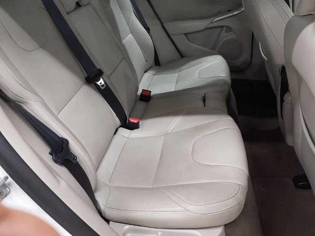VOLVO V40 2014