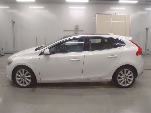 VOLVO V40 2014