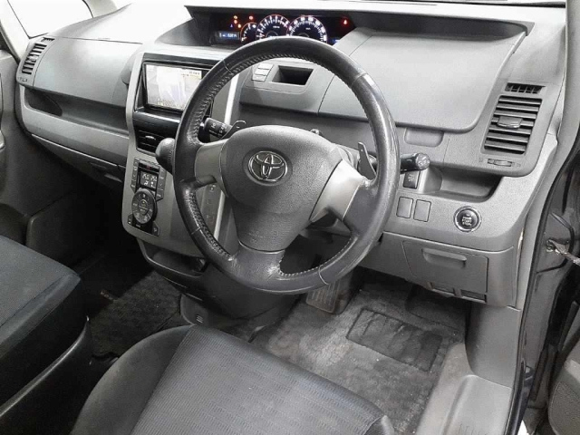 TOYOTA VOXY 2008