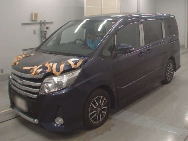 TOYOTA NOAH 2014