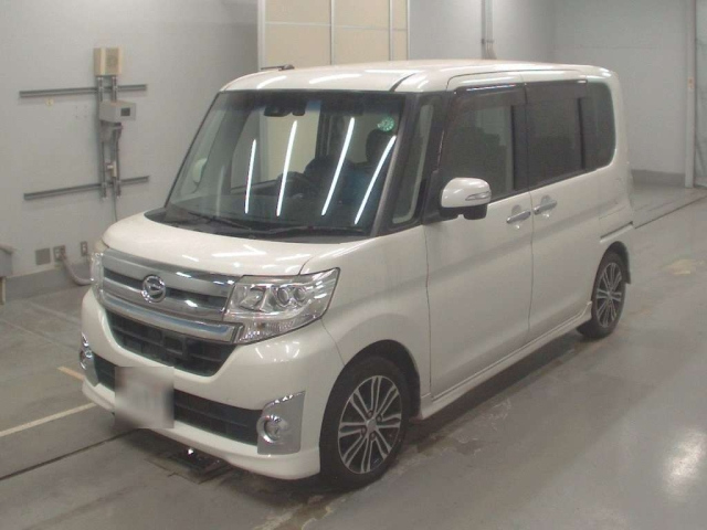 DAIHATSU TANTO 2015