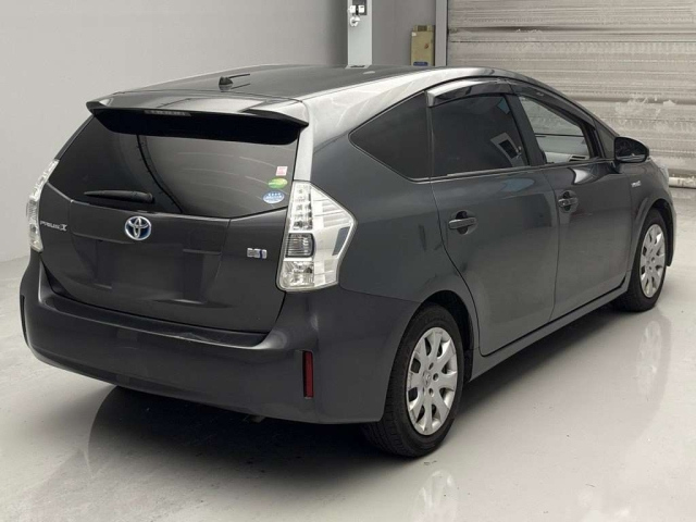TOYOTA PRIUS ALPHA 2013