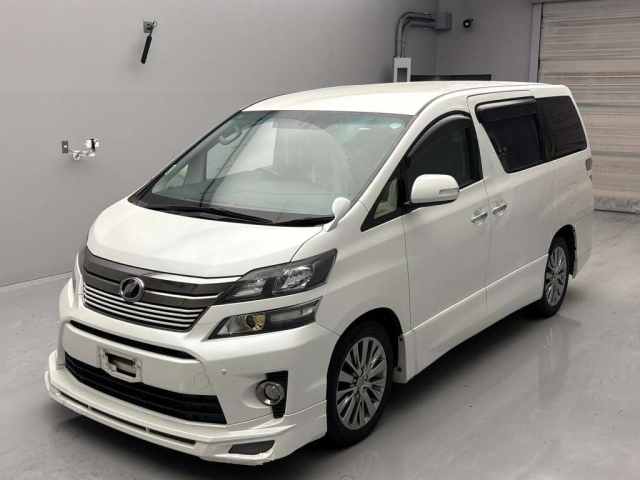 TOYOTA VELLFIRE 2013