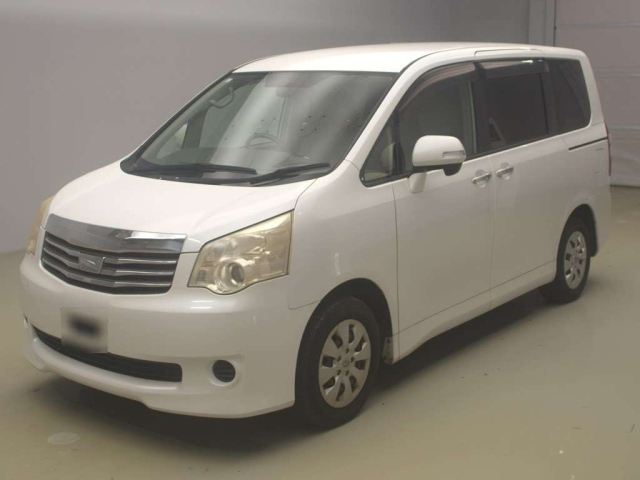 TOYOTA NOAH 2013