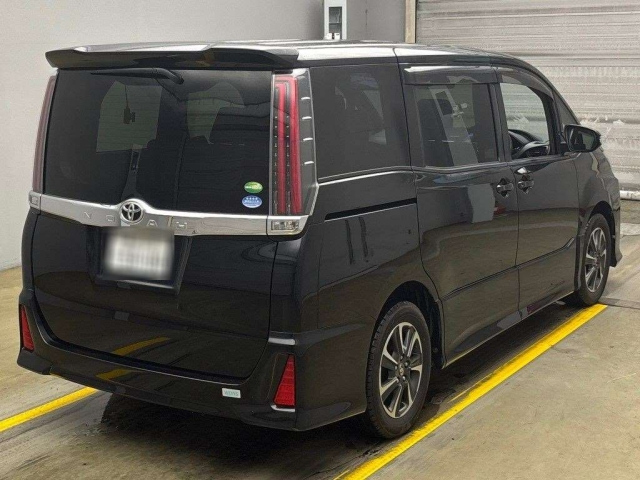 TOYOTA NOAH 2017