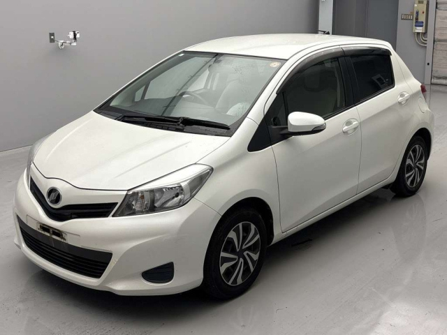 TOYOTA VITZ 2011