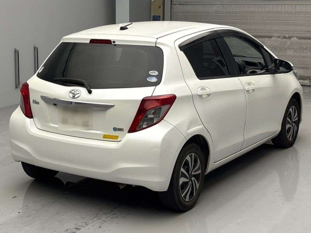TOYOTA VITZ 2011