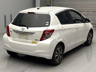 TOYOTA VITZ 2011