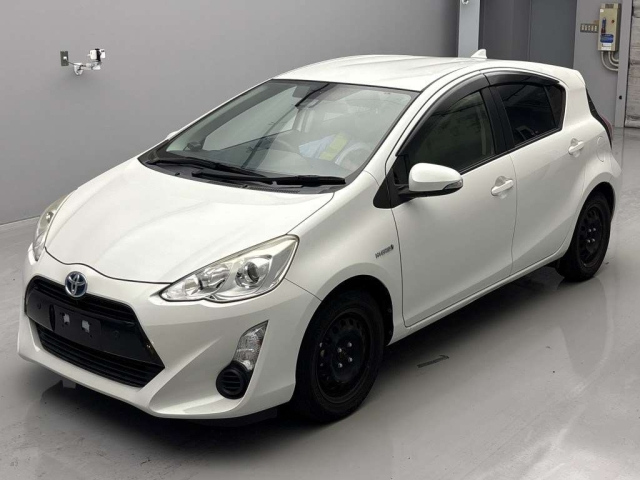 TOYOTA AQUA 2016