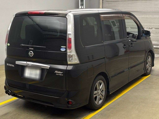 NISSAN SERENA 2010