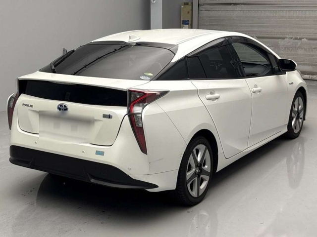 TOYOTA PRIUS 2018