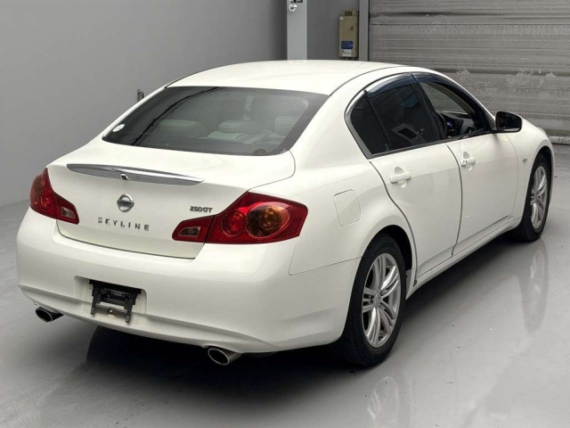 NISSAN SKYLINE 2010