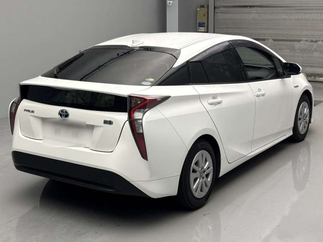 TOYOTA PRIUS 2018