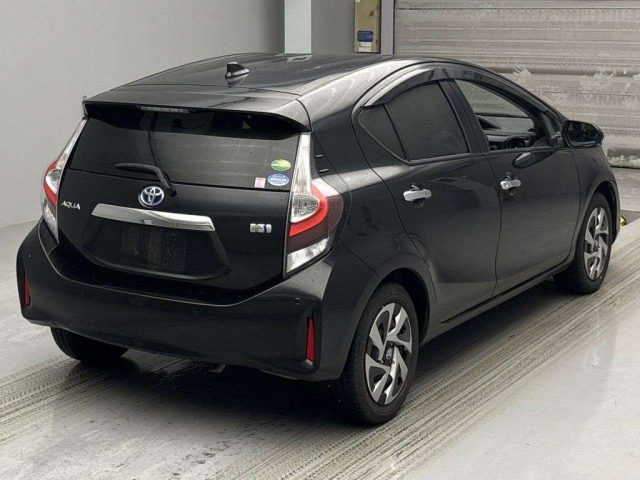 TOYOTA AQUA 2021