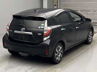 TOYOTA AQUA 2021