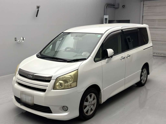 TOYOTA NOAH 2009