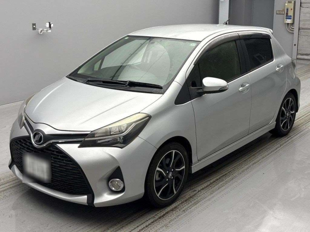 TOYOTA VITZ 2015