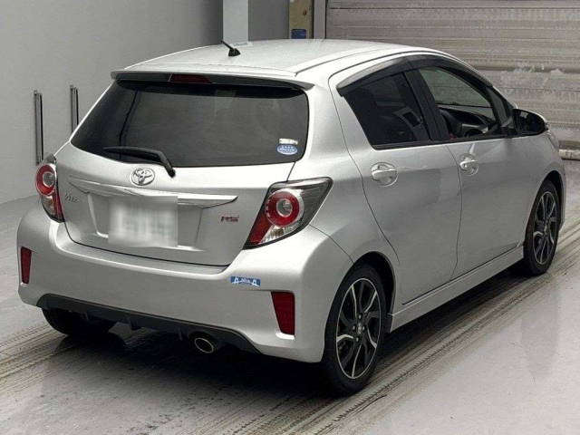 TOYOTA VITZ 2015