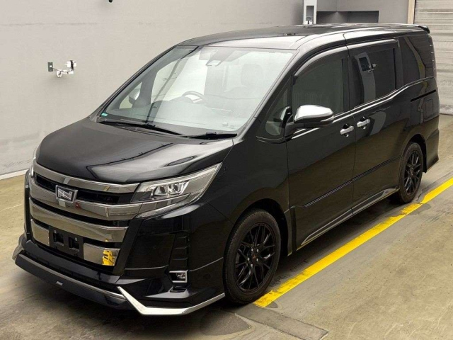 TOYOTA NOAH 2020