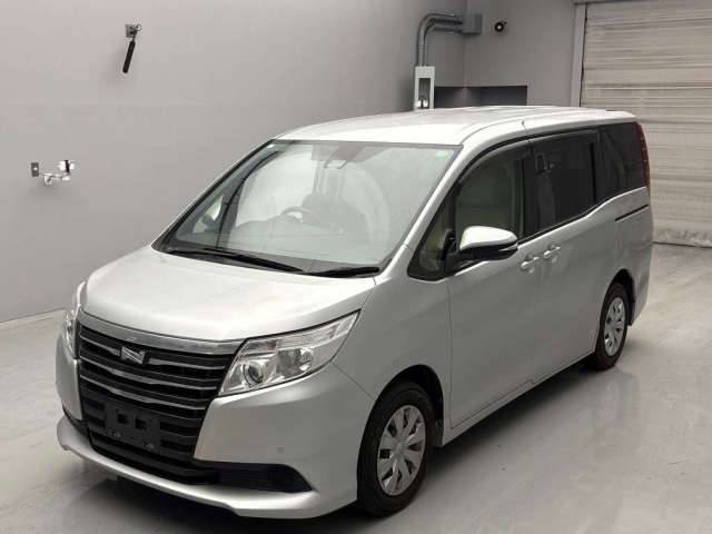 TOYOTA NOAH 2016