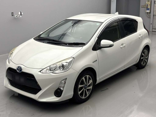 TOYOTA AQUA 2017