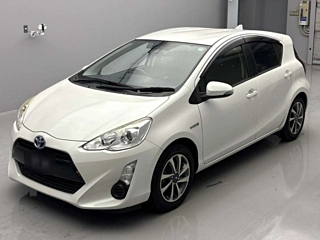 TOYOTA AQUA 2017