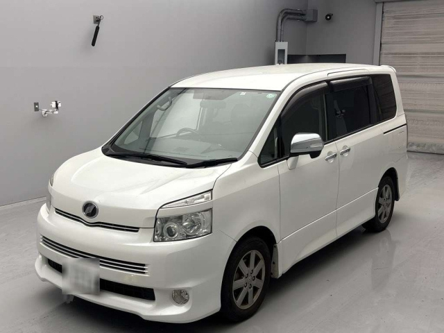 TOYOTA VOXY 2009