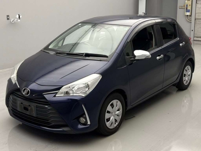 TOYOTA VITZ 2017