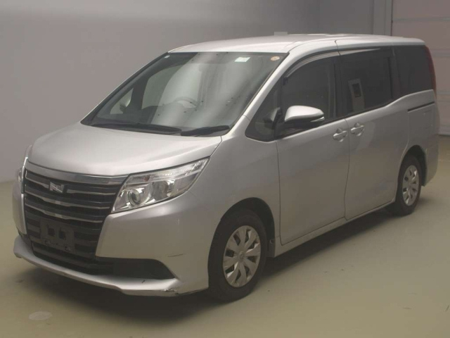 TOYOTA NOAH 2014