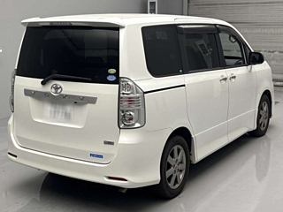 TOYOTA VOXY 2009