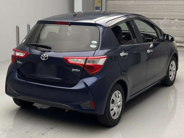 TOYOTA VITZ 2017