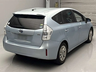 TOYOTA PRIUS ALPHA 2013