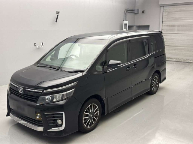TOYOTA VOXY 2015
