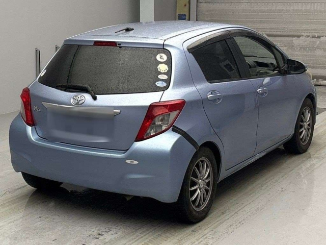 TOYOTA VITZ 2011