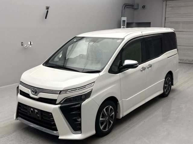 TOYOTA VOXY 2020