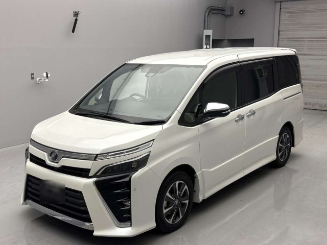 TOYOTA VOXY 2018