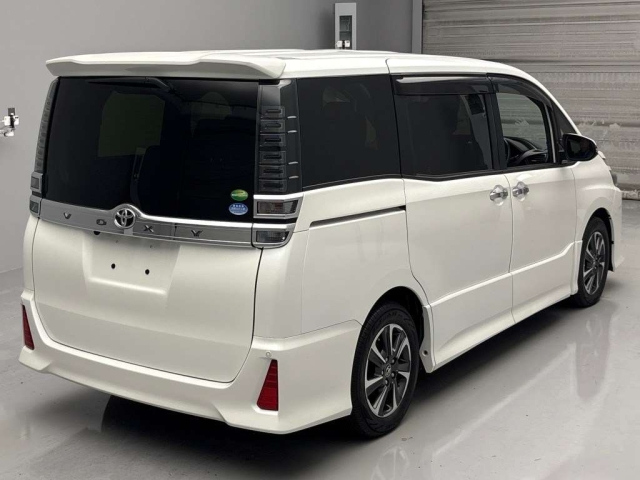 TOYOTA VOXY 2018
