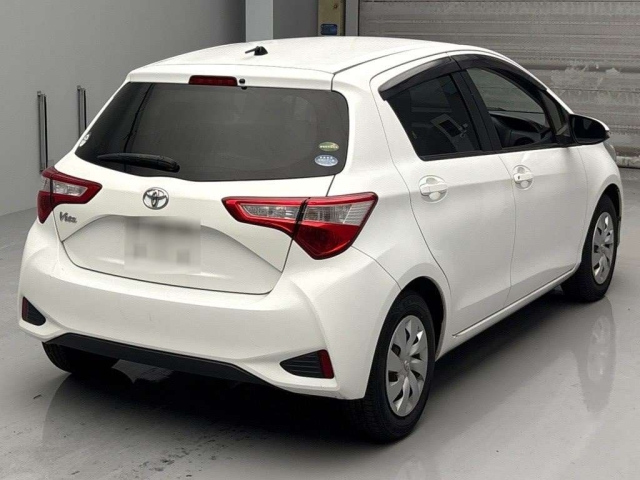 TOYOTA VITZ 2018