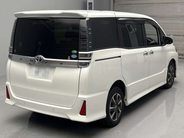 TOYOTA VOXY 2019