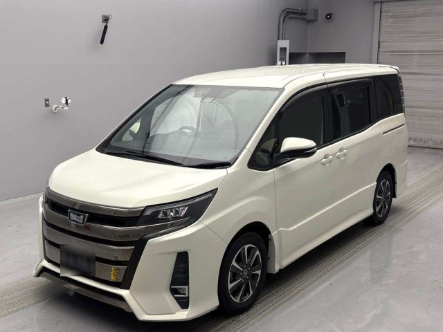 TOYOTA NOAH 2018