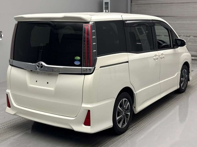 TOYOTA NOAH 2018