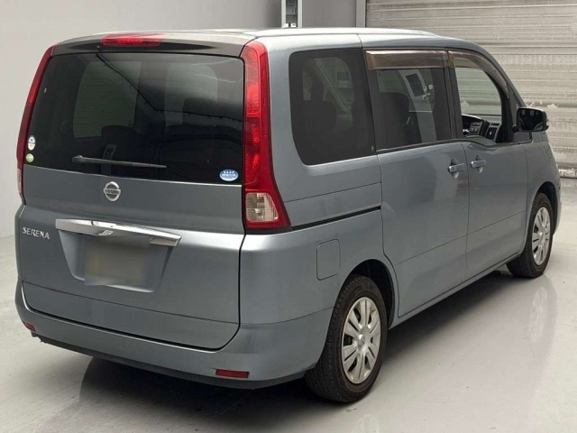 NISSAN SERENA 2010