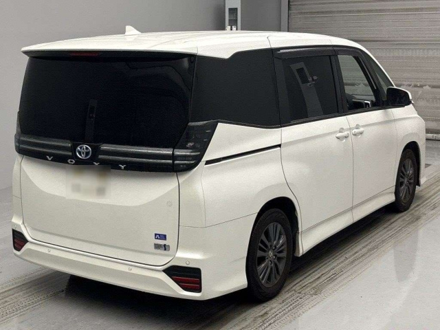 TOYOTA VOXY 2022