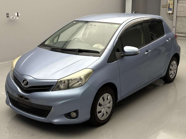 TOYOTA VITZ 2013