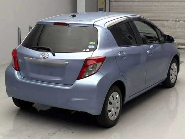 TOYOTA VITZ 2013