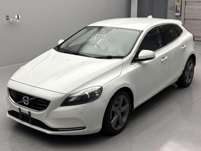 VOLVO V40 2013